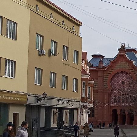 Затишна Двокімнатна Квартира В Самому Серці Ужгорода ウージュホロド エクステリア 写真